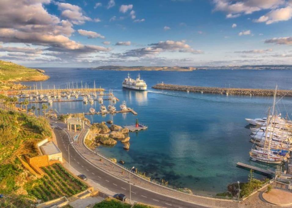Appartamento Seafront Penthouse With Terrace In Xlendi, Gozo Esterno foto