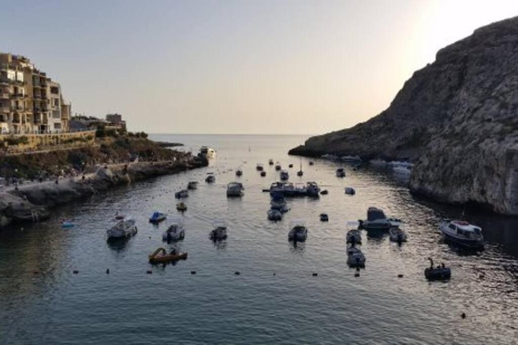 Appartamento Seafront Penthouse With Terrace In Xlendi, Gozo Esterno foto