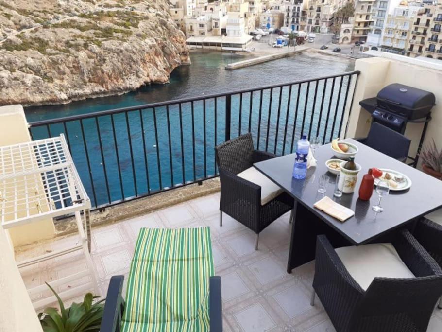 Appartamento Seafront Penthouse With Terrace In Xlendi, Gozo Esterno foto