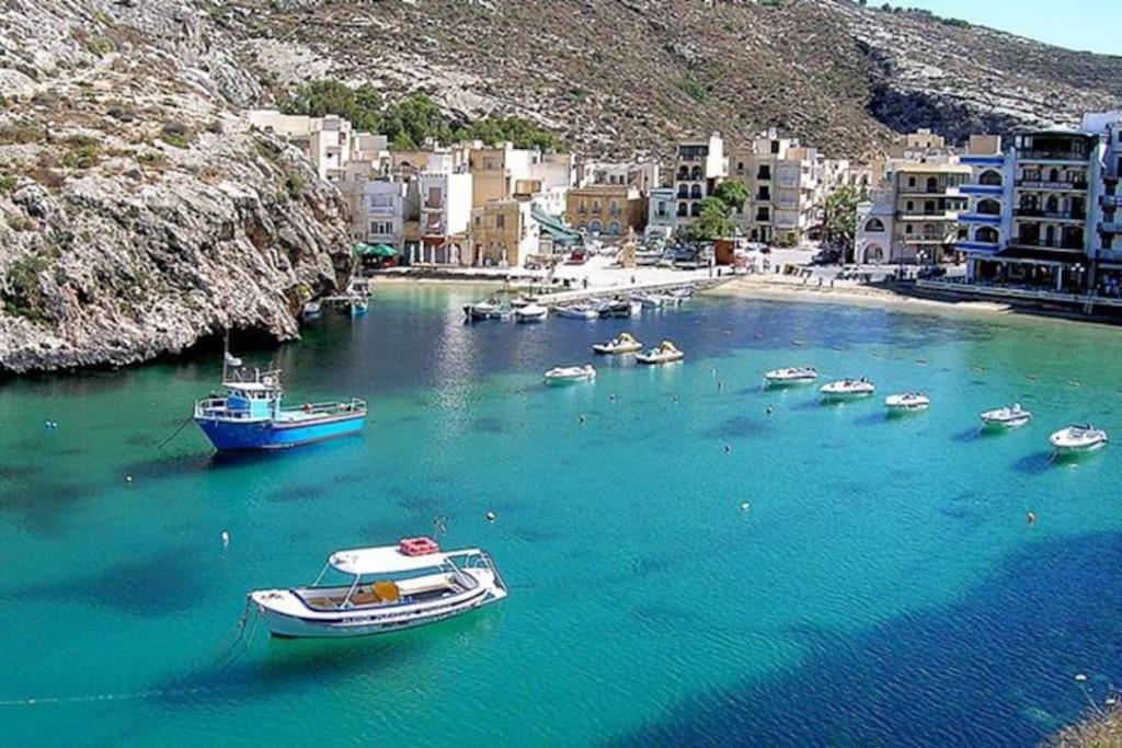 Appartamento Seafront Penthouse With Terrace In Xlendi, Gozo Esterno foto