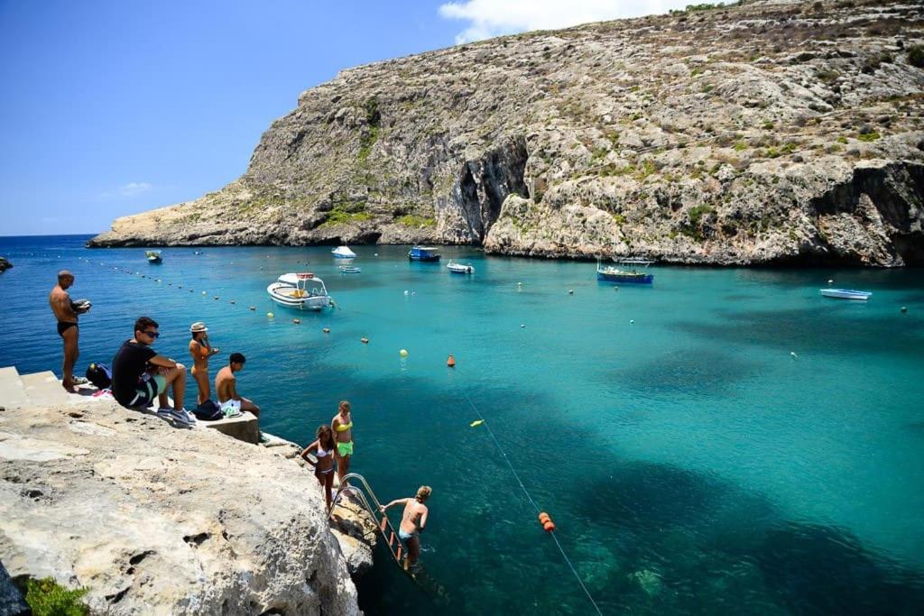 Appartamento Seafront Penthouse With Terrace In Xlendi, Gozo Esterno foto