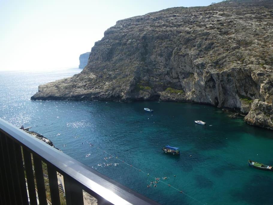Appartamento Seafront Penthouse With Terrace In Xlendi, Gozo Esterno foto