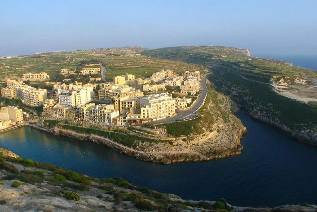 Appartamento Seafront Penthouse With Terrace In Xlendi, Gozo Esterno foto